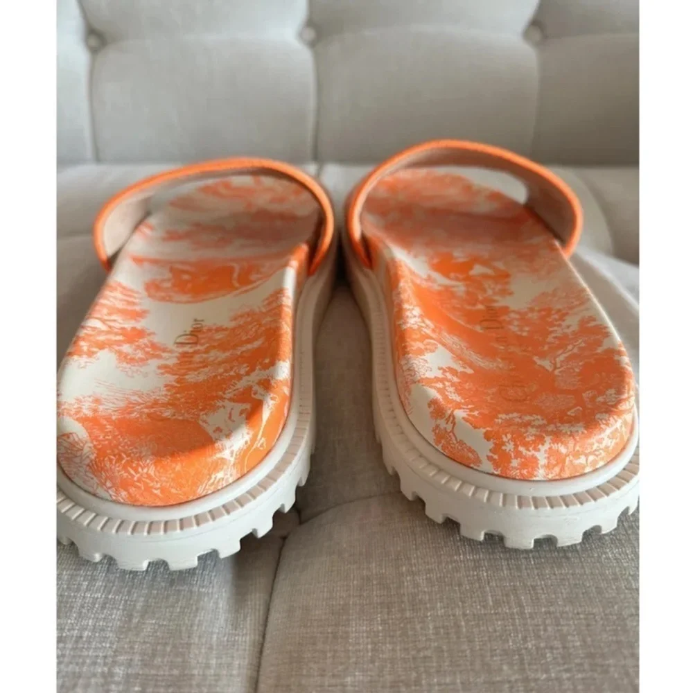 Dway slide in orange